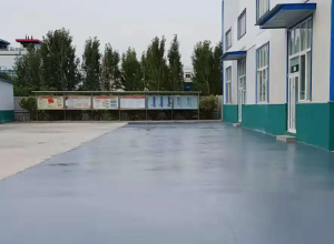 东莞彩色路面喷涂翻新的材料对冬季